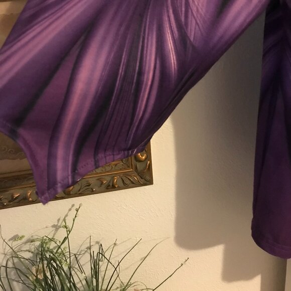 Temu tunic, size 3X, lovely purple feathery pattern. Light and beautiful. - Picture 6 of 14
